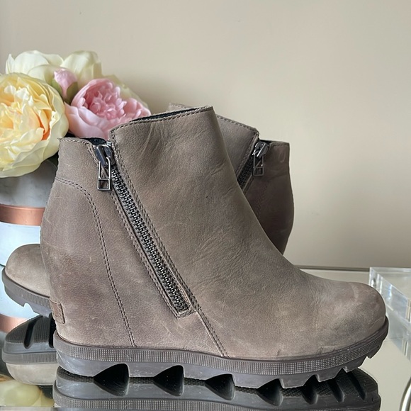 SOREL JOAN OF ARCTIC™ WEDGE II ZIP BOOTIE